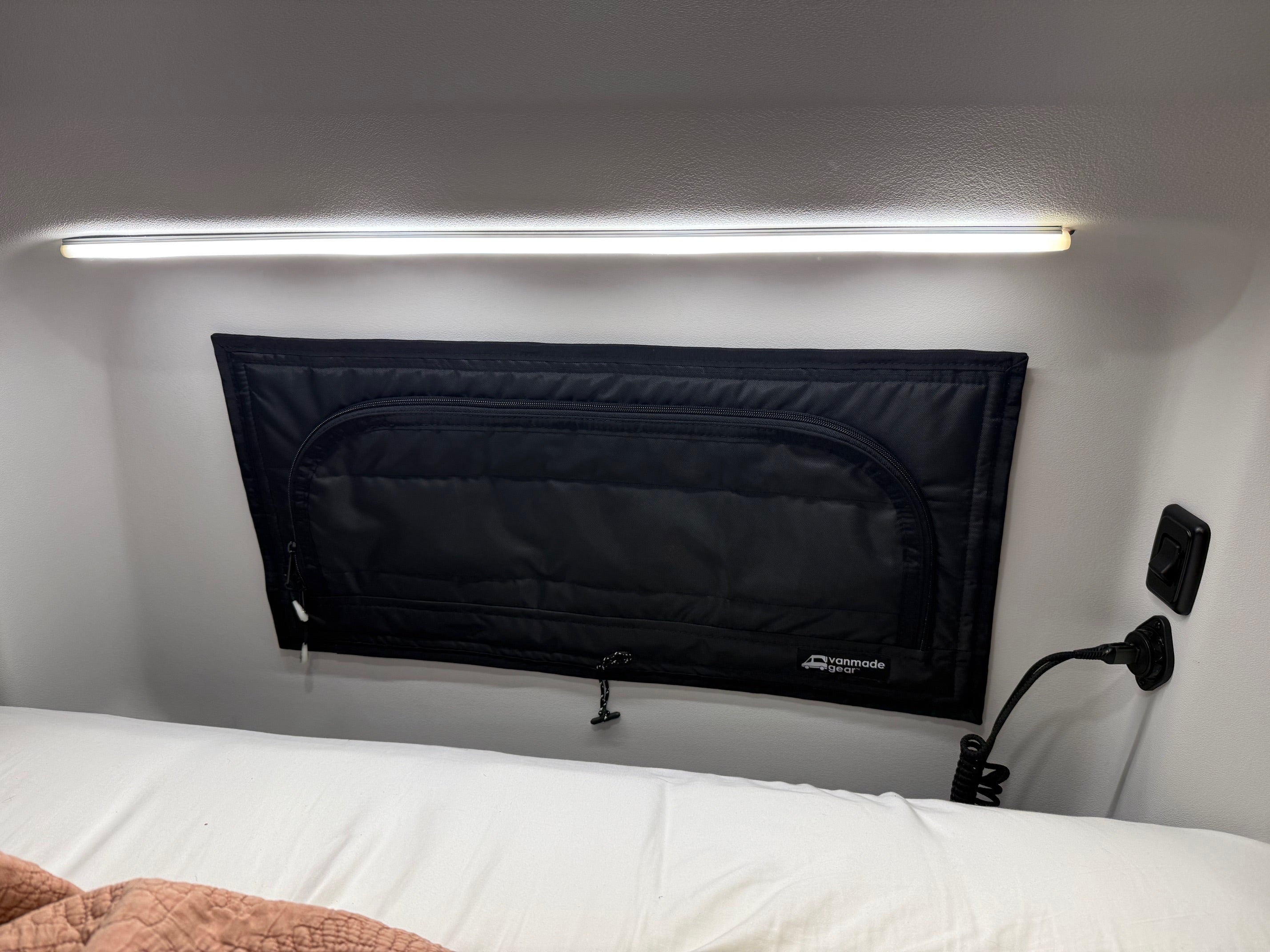 Tiffin GH1  - Adventure Bar Window Zipper Shades