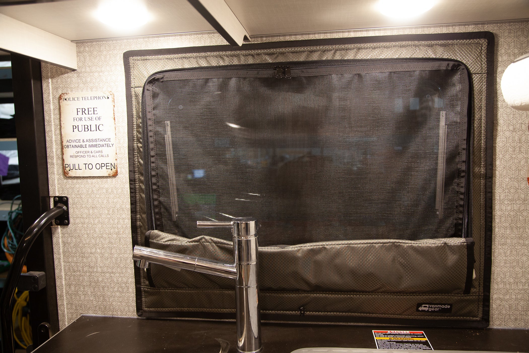 Transit Ekko - Kitchen Zipper Shade