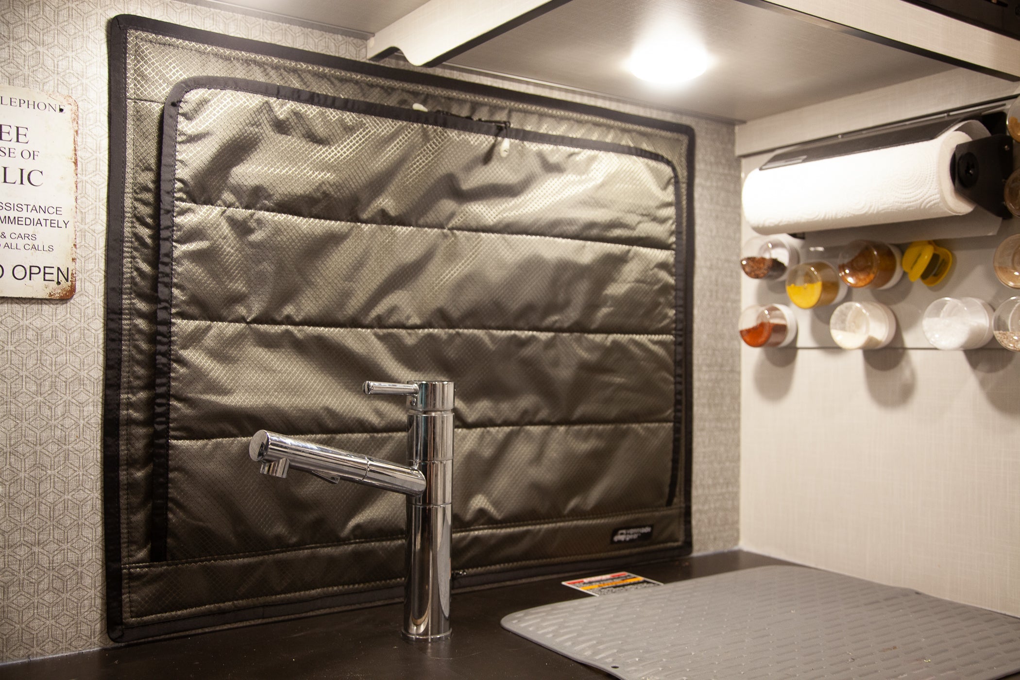 Transit Ekko - Kitchen Zipper Shade