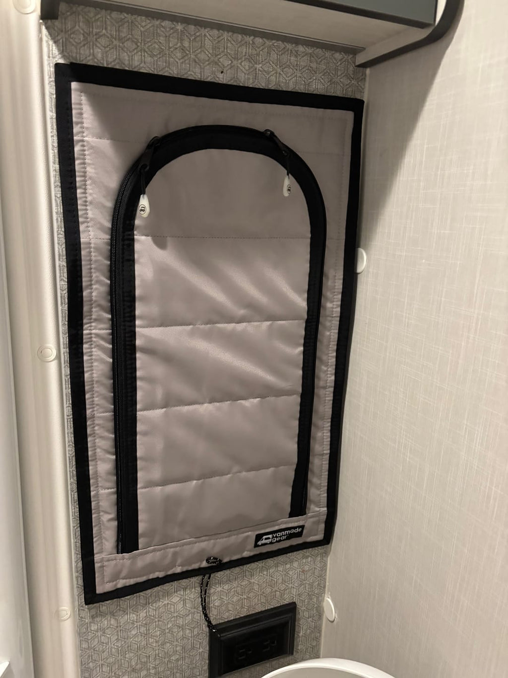 Transit Ekko - Bathroom Zipper Shade