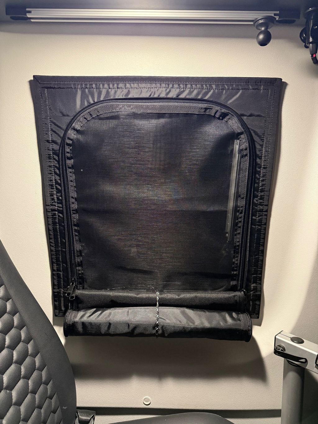 Tiffin GH1 - Dinette Zipper Shade