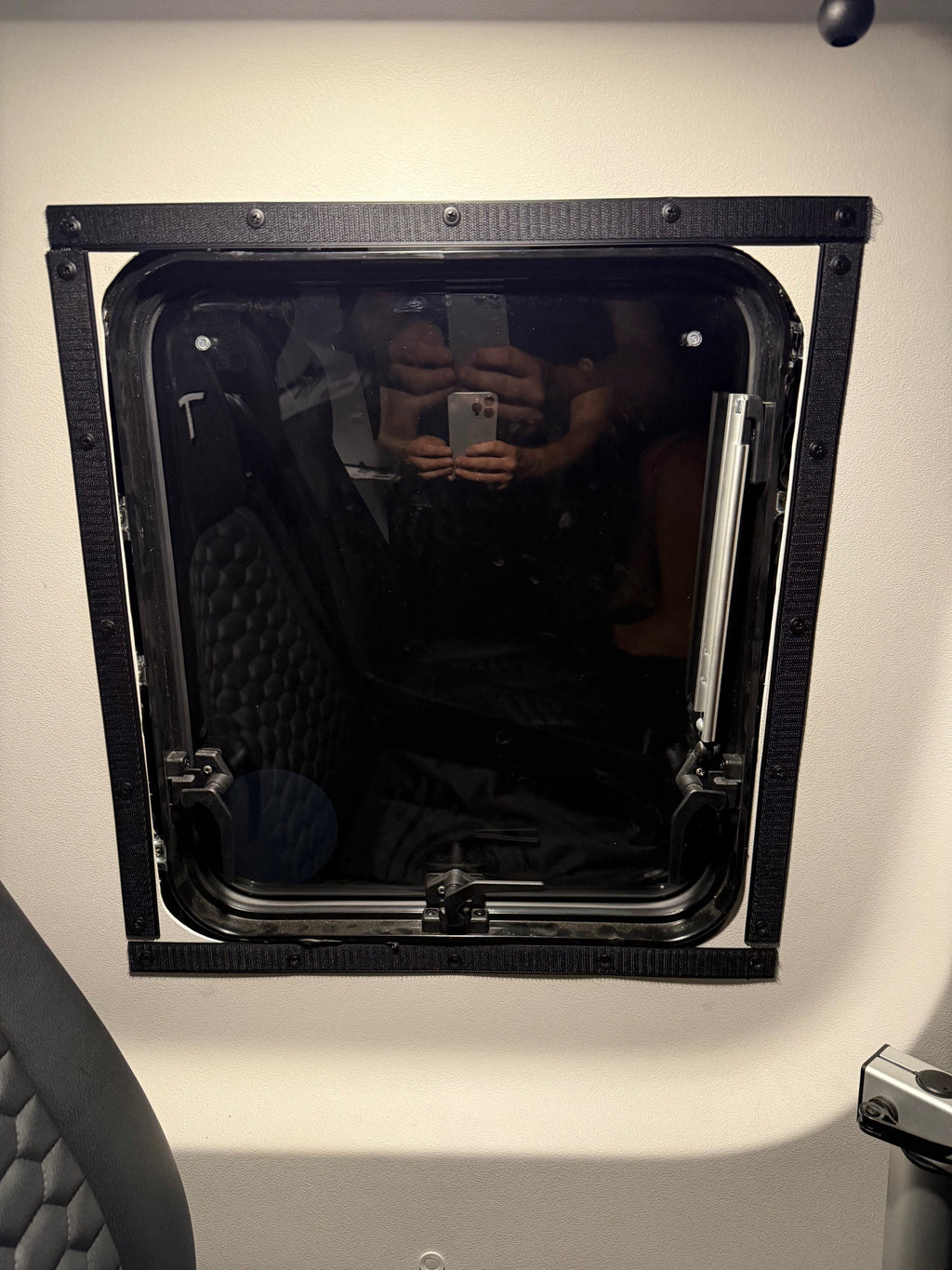 Tiffin GH1 - Dinette Zipper Shade