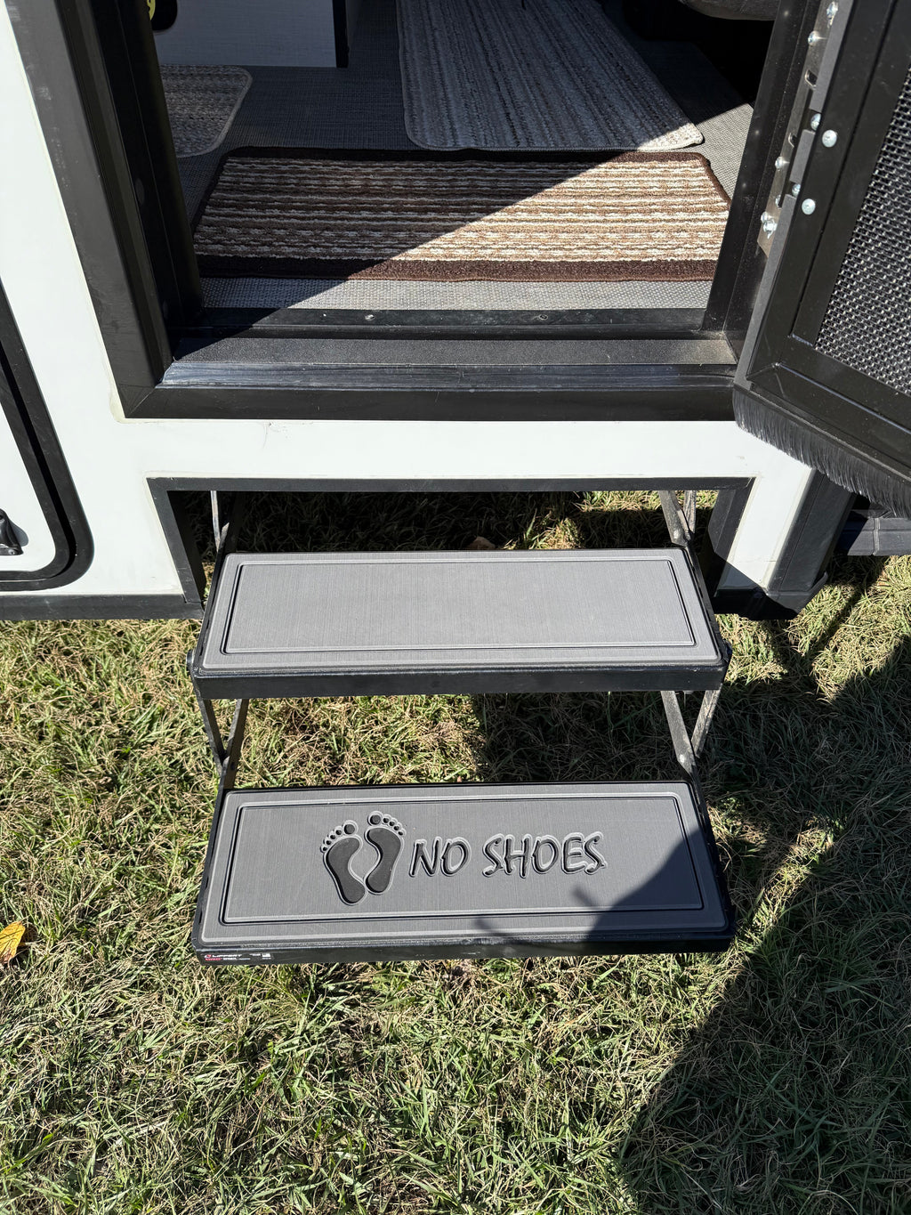 Grip Turf RV Step Pad Set for Winnebago EKKO