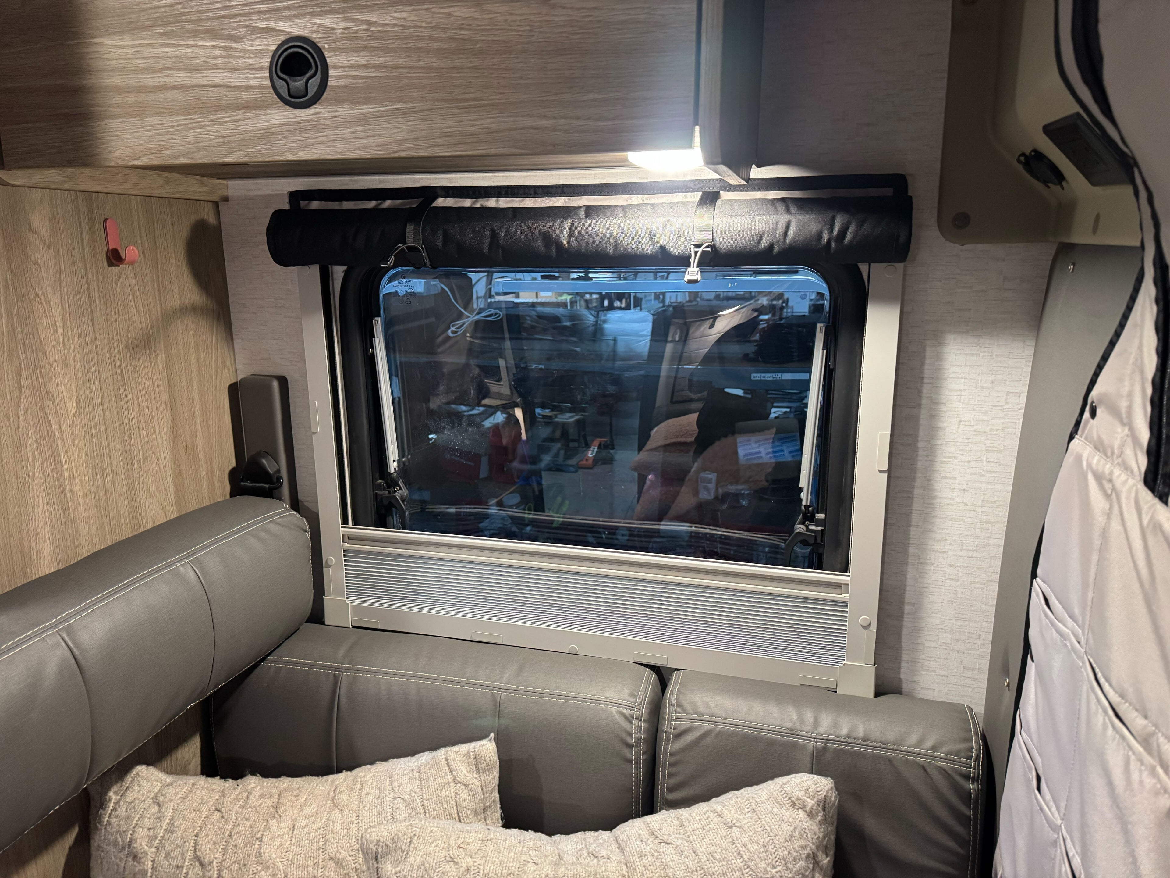 Sprinter Ekko - Dinette Frame Cover (driver side)