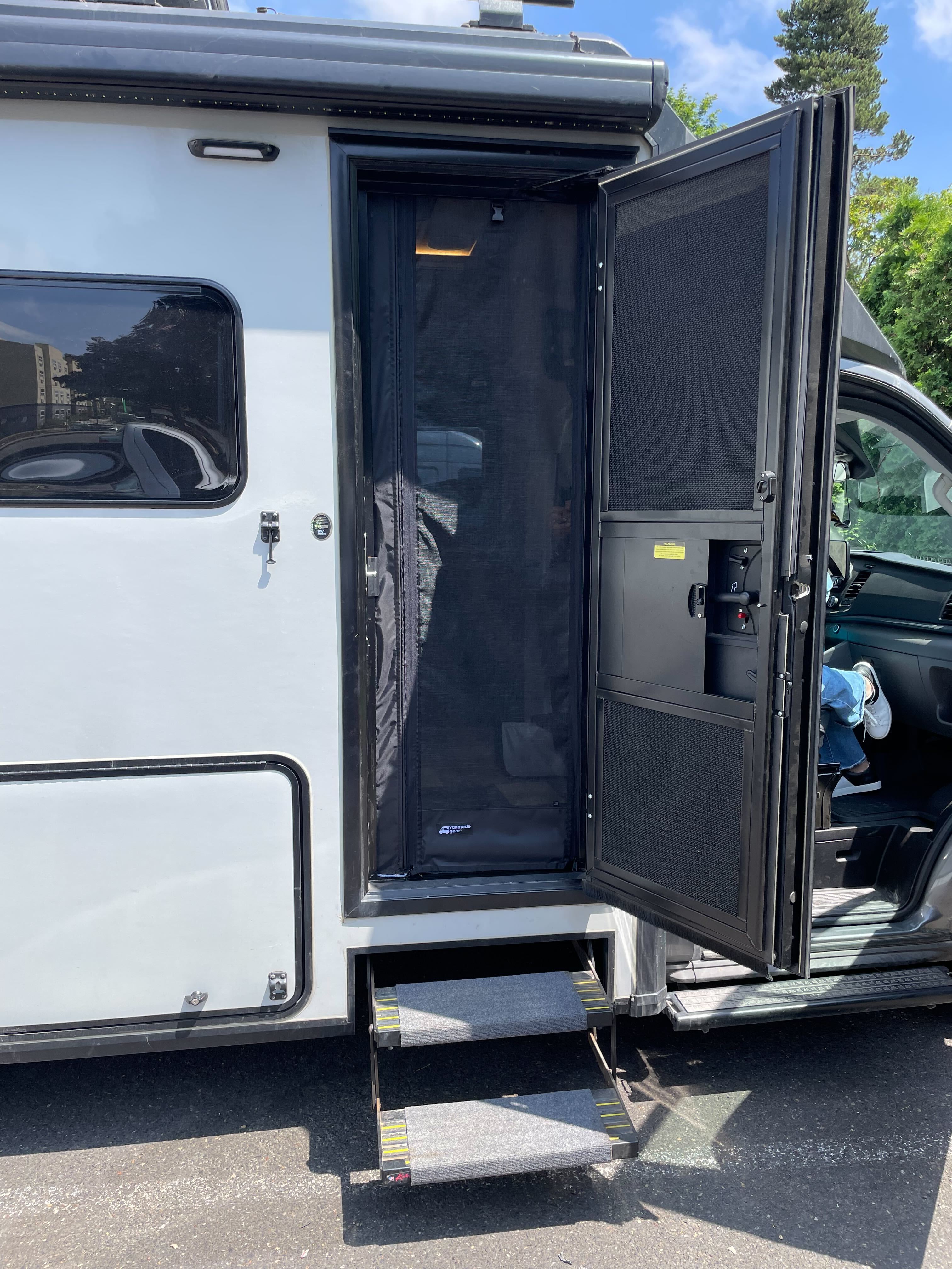 Sprinter Ekko - Screen Door