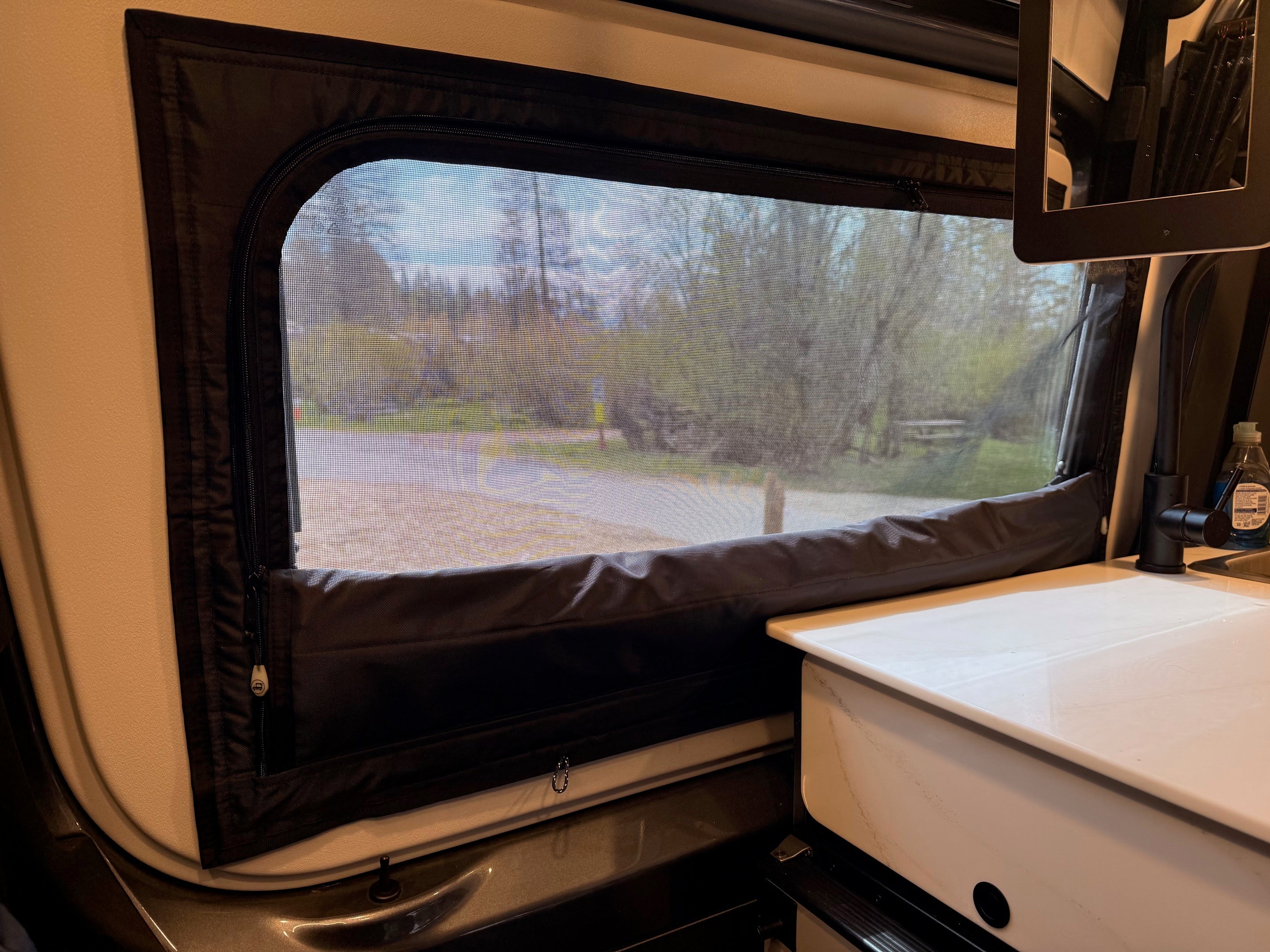 Tiffin GH1 - Slider Door Zipper Shade
