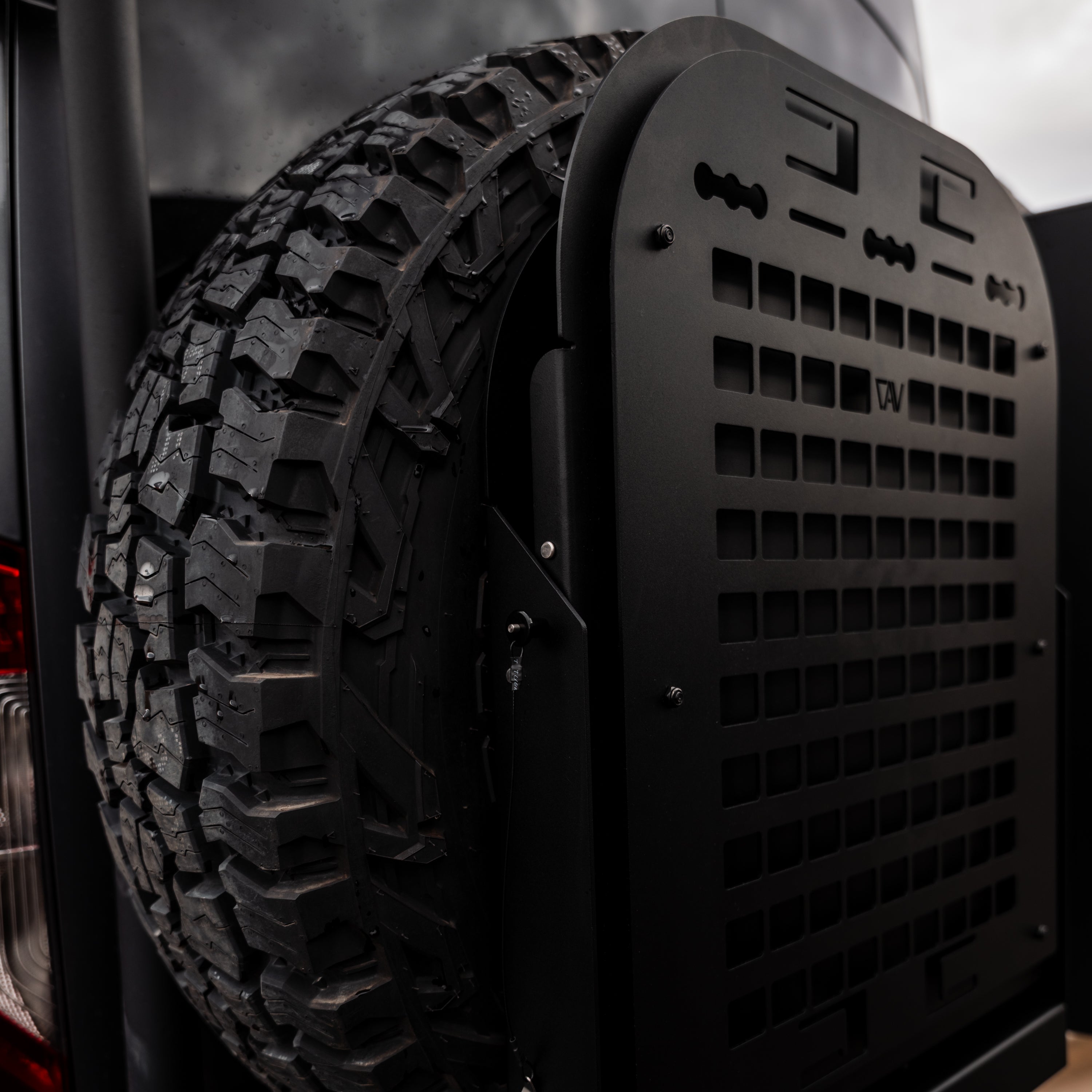 Canyon Tire Carrier Drop Down Table